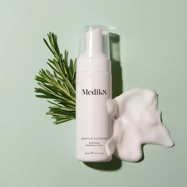Medik8 Gentle Cleanse &ndash; Ніжна очищувальна пінка для всіх типів шкіри